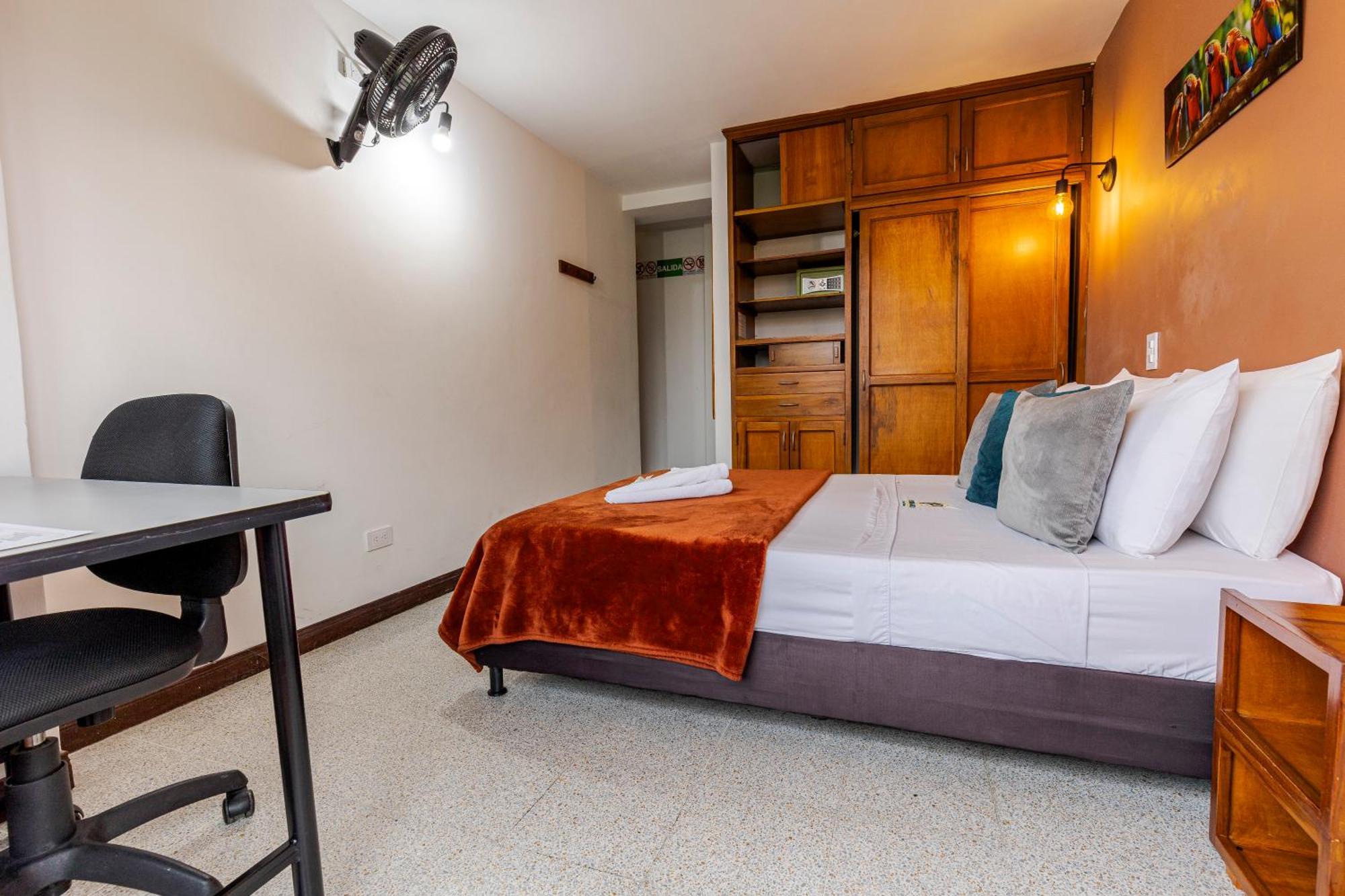 Poblado Guest House Medellín Zimmer foto